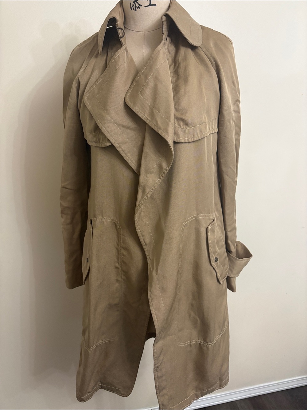 Women's Classic Tan Trench Coat - Lightweight Overcoat Aritzia